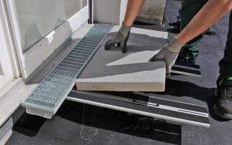 ZinCo provides incomparable attention to detail. Cantilevers bridge large insulation wedges, which allows for the flooring to be brought as far as the door exits. Installing concrete slabs on pedestals at the door exit